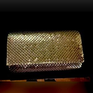 Jessica McClintock metallic clutch with cross body removable chain. NWOT